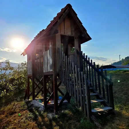 Idilican Brijeg Сasa de vacaciones